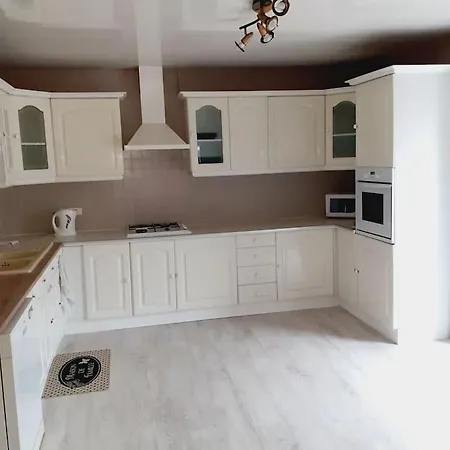 Spacieux En Duplex Apartment
