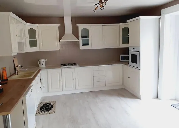 Spacieux En Duplex Apartment